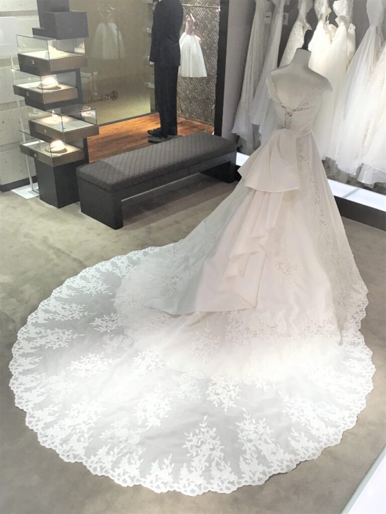 人気の王道ウェディングドレスのご紹介